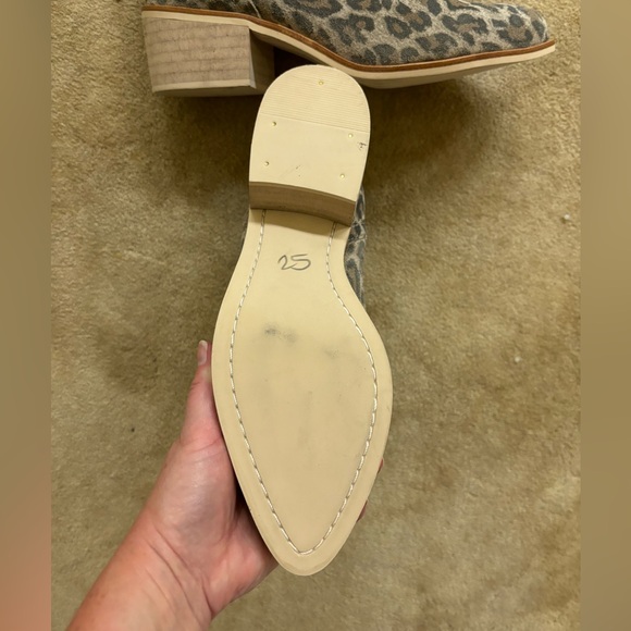 Crevo “Canna” Cheetah Print Booties (NWT) 8 - Picture 6 of 8